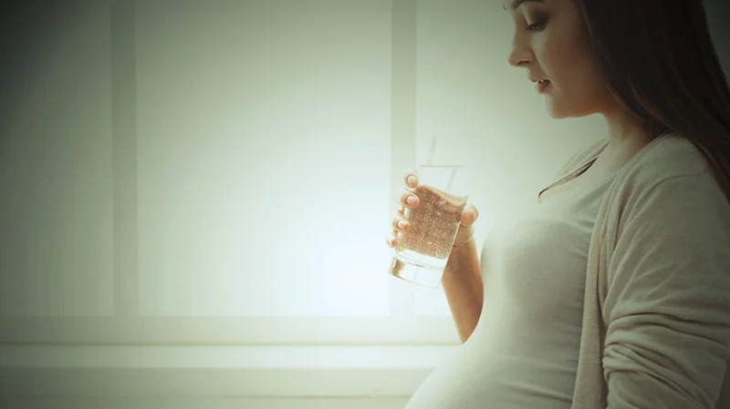 در دوران بارداری چه مقدار آب باید بنوشید؟